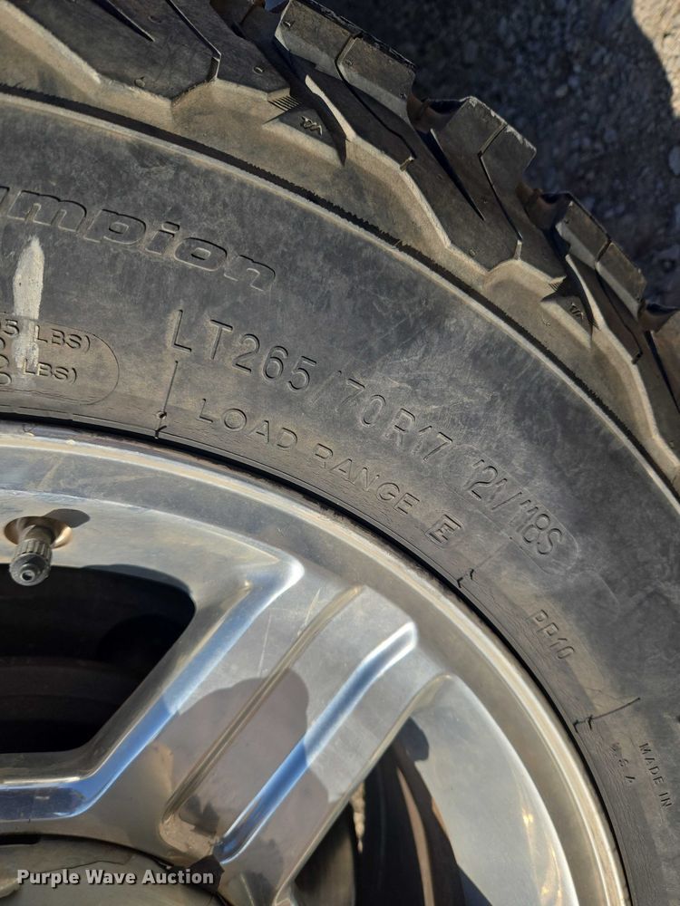 image for item ET1284 2006 Dodge Ram 3500 Ext. Cab flatbed pickup truck