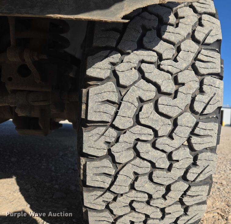 image for item ET1284 2006 Dodge Ram 3500 Ext. Cab flatbed pickup truck