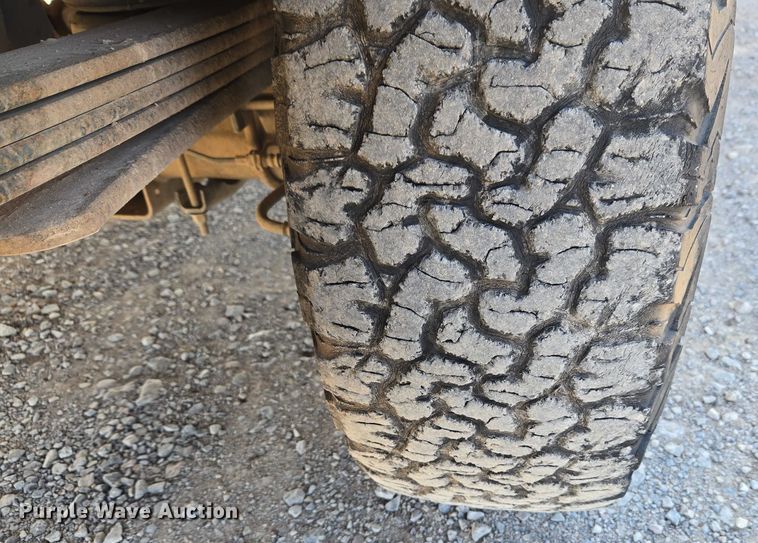 image for item ET1284 2006 Dodge Ram 3500 Ext. Cab flatbed pickup truck