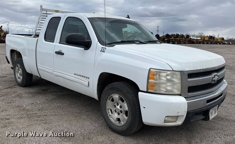 image for item ET4394 2011 Chevrolet Silverado 1500 Ext. Cab pickup truck