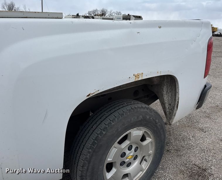 image for item ET4394 2011 Chevrolet Silverado 1500 Ext. Cab pickup truck