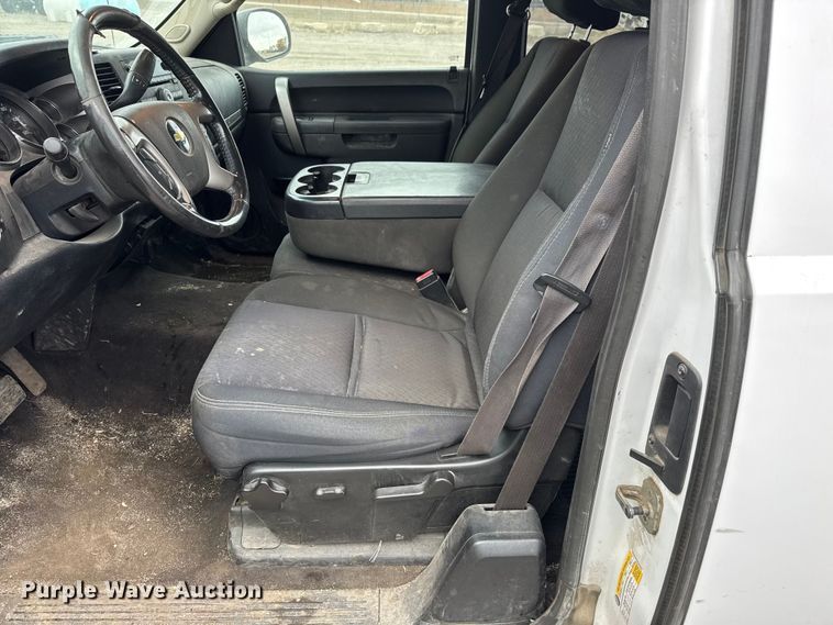 image for item ET4394 2011 Chevrolet Silverado 1500 Ext. Cab pickup truck