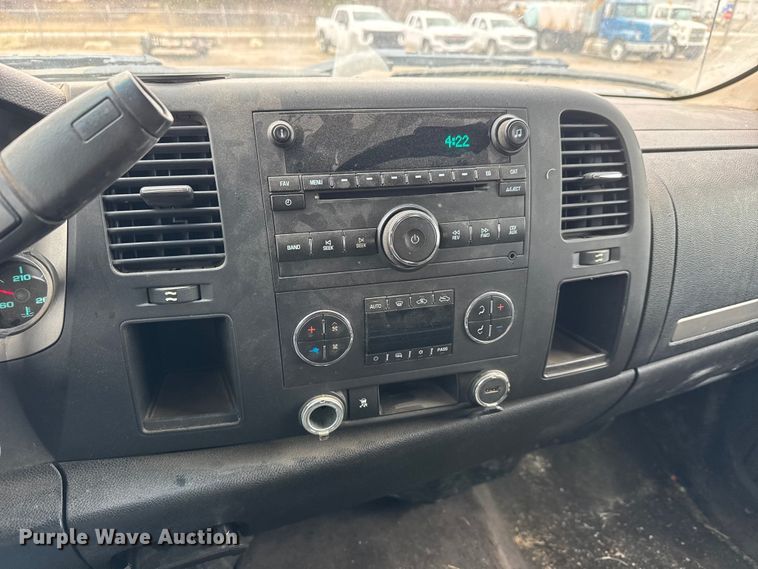 image for item ET4394 2011 Chevrolet Silverado 1500 Ext. Cab pickup truck