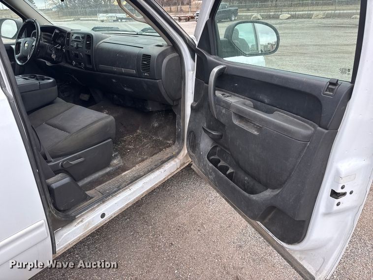 image for item ET4394 2011 Chevrolet Silverado 1500 Ext. Cab pickup truck