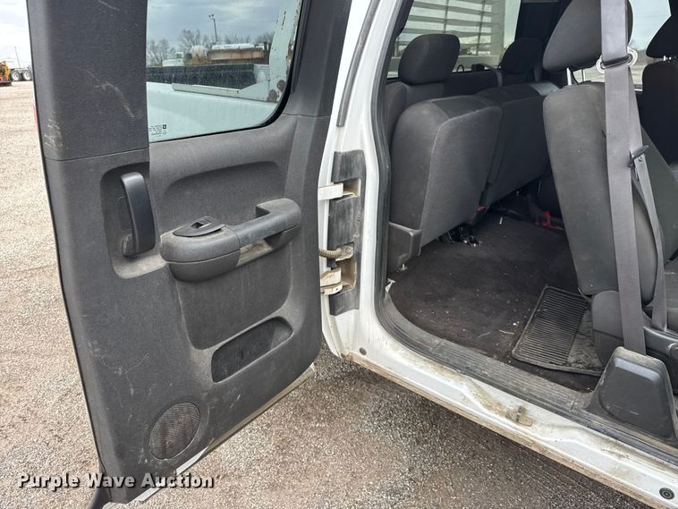 image for item ET4394 2011 Chevrolet Silverado 1500 Ext. Cab pickup truck