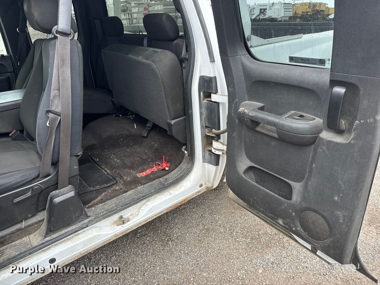 image for item ET4394 2011 Chevrolet Silverado 1500 Ext. Cab pickup truck