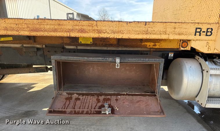 image for item ET4446 2004 Peterbilt 330 dump flatbed truck