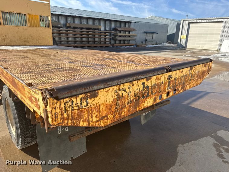 image for item ET4446 2004 Peterbilt 330 dump flatbed truck