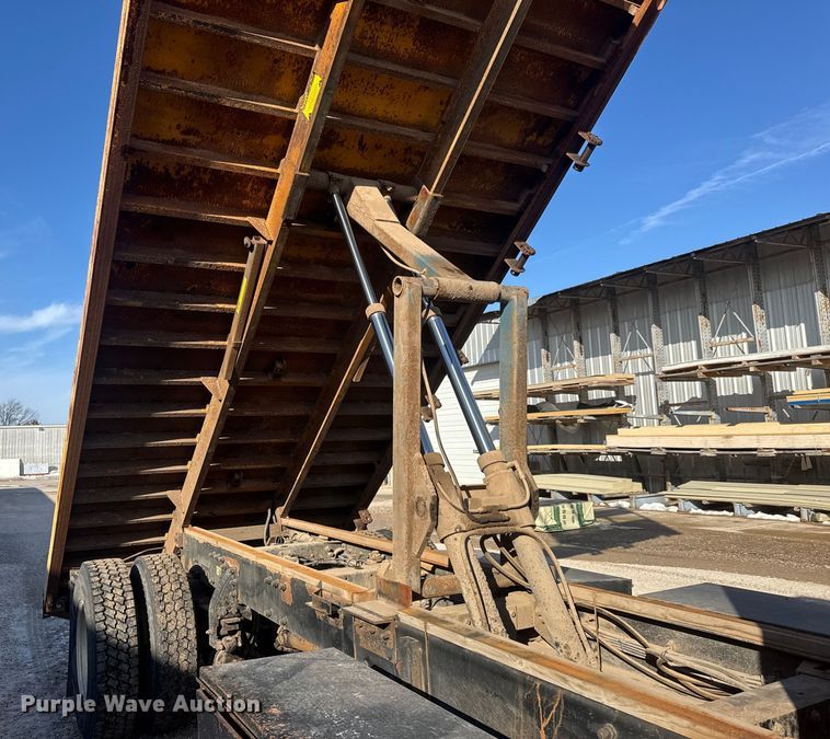 image for item ET4446 2004 Peterbilt 330 dump flatbed truck