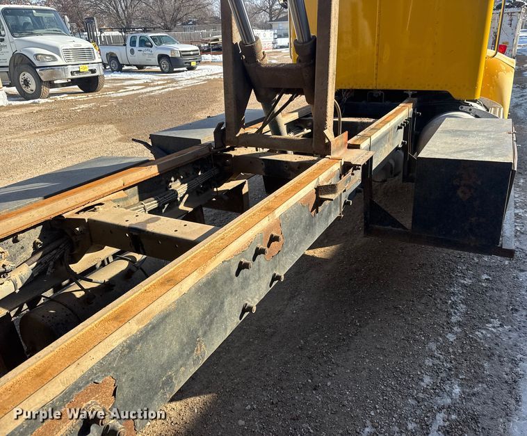 image for item ET4446 2004 Peterbilt 330 dump flatbed truck