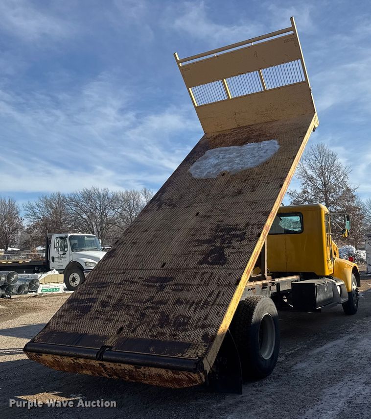 image for item ET4446 2004 Peterbilt 330 dump flatbed truck