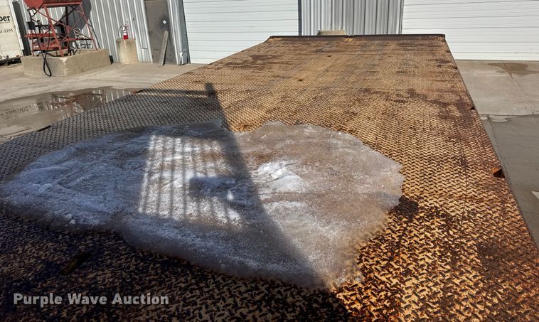 image for item ET4446 2004 Peterbilt 330 dump flatbed truck