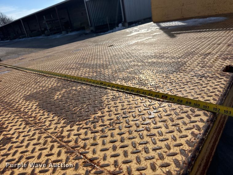 image for item ET4446 2004 Peterbilt 330 dump flatbed truck