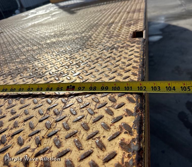 image for item ET4446 2004 Peterbilt 330 dump flatbed truck