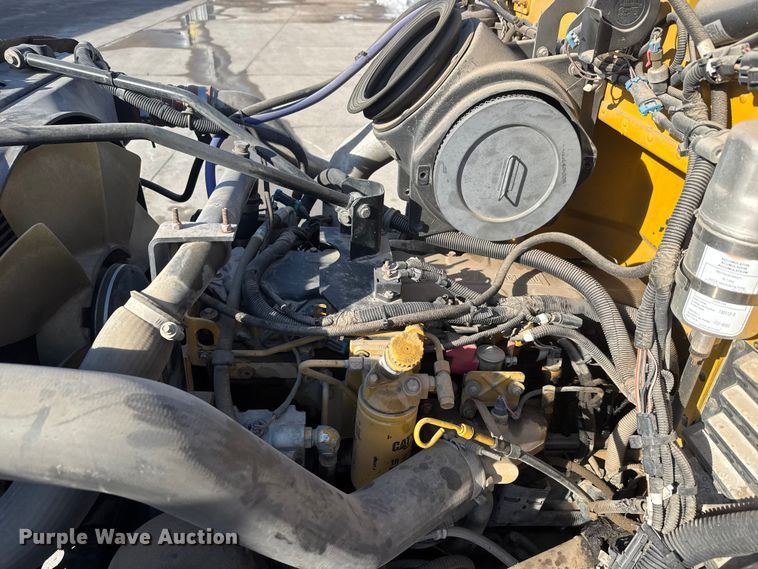 image for item ET4446 2004 Peterbilt 330 dump flatbed truck