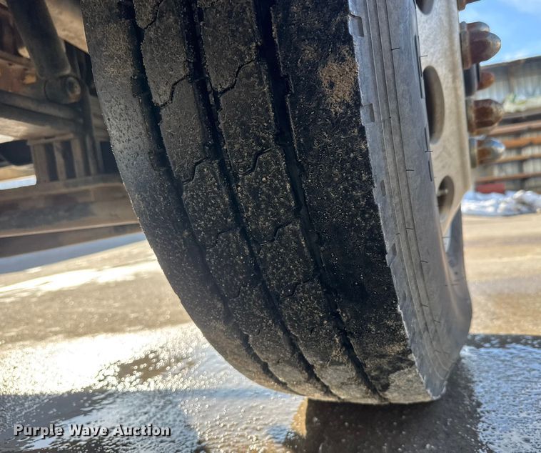 image for item ET4446 2004 Peterbilt 330 dump flatbed truck