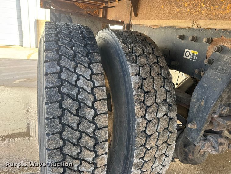 image for item ET4446 2004 Peterbilt 330 dump flatbed truck