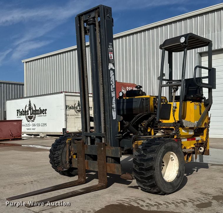 image for item ET4447 2004 Moffett M5500 forklift