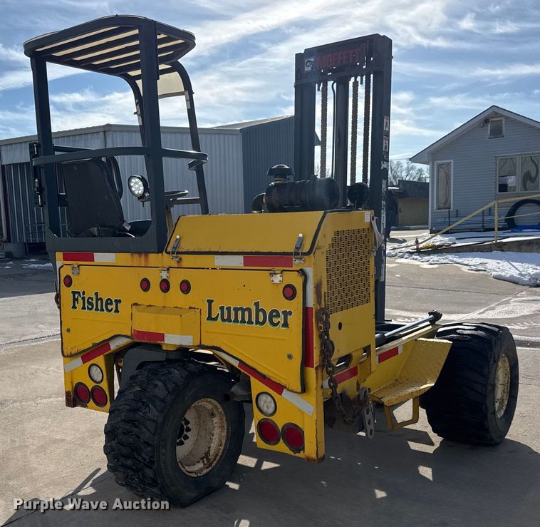 image for item ET4447 2004 Moffett M5500 forklift