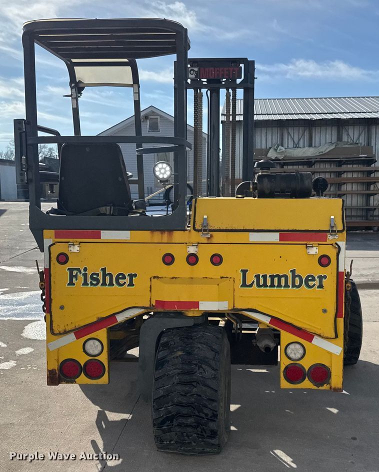 image for item ET4447 2004 Moffett M5500 forklift