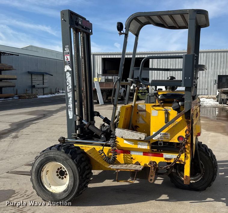 image for item ET4447 2004 Moffett M5500 forklift