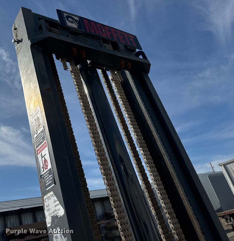 image for item ET4447 2004 Moffett M5500 forklift