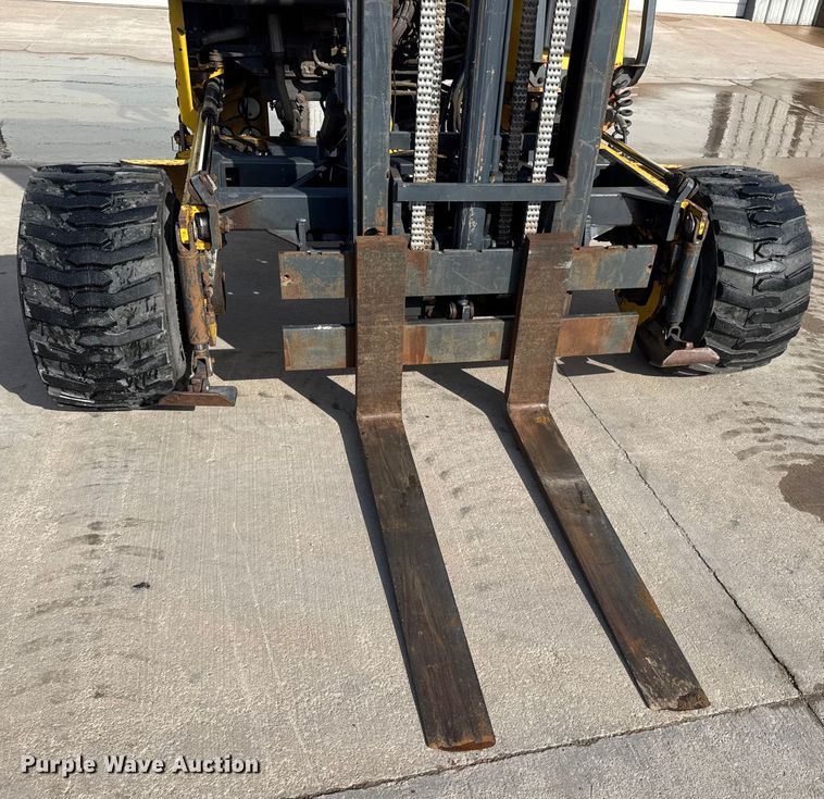 image for item ET4447 2004 Moffett M5500 forklift