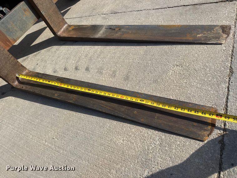 image for item ET4447 2004 Moffett M5500 forklift