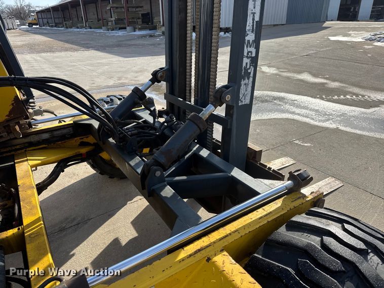 image for item ET4447 2004 Moffett M5500 forklift
