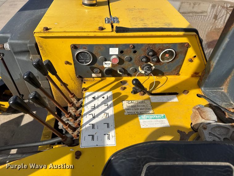 image for item ET4447 2004 Moffett M5500 forklift