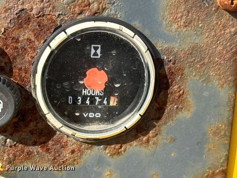 image for item ET4447 2004 Moffett M5500 forklift