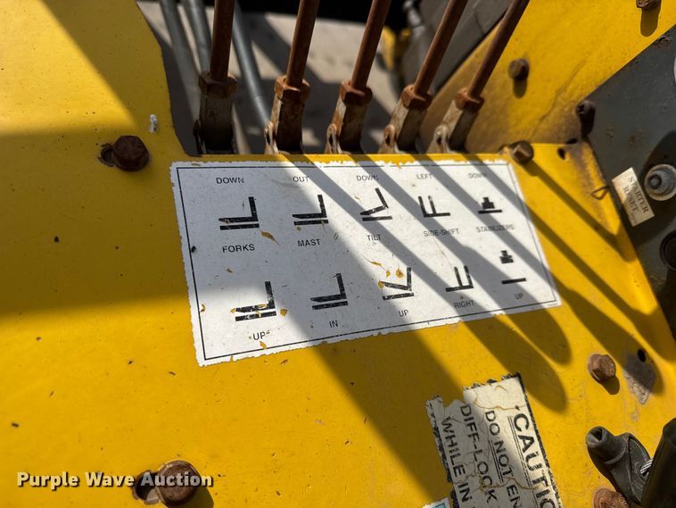 image for item ET4447 2004 Moffett M5500 forklift