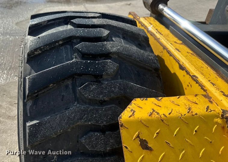 image for item ET4447 2004 Moffett M5500 forklift