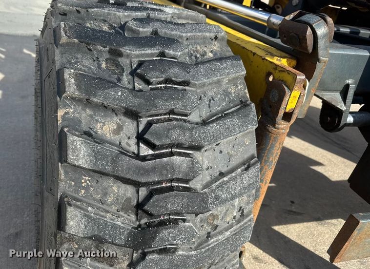 image for item ET4447 2004 Moffett M5500 forklift