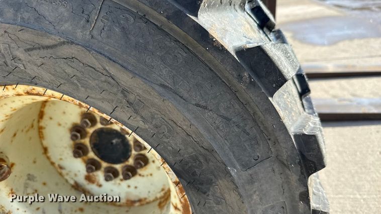 image for item ET4447 2004 Moffett M5500 forklift