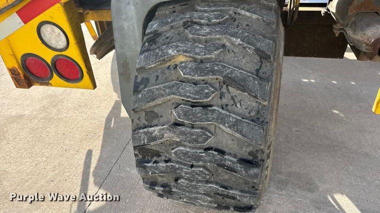 image for item ET4447 2004 Moffett M5500 forklift