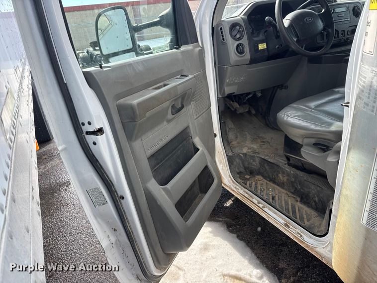 image for item ET4448 2019 Ford E350 Super Duty box truck