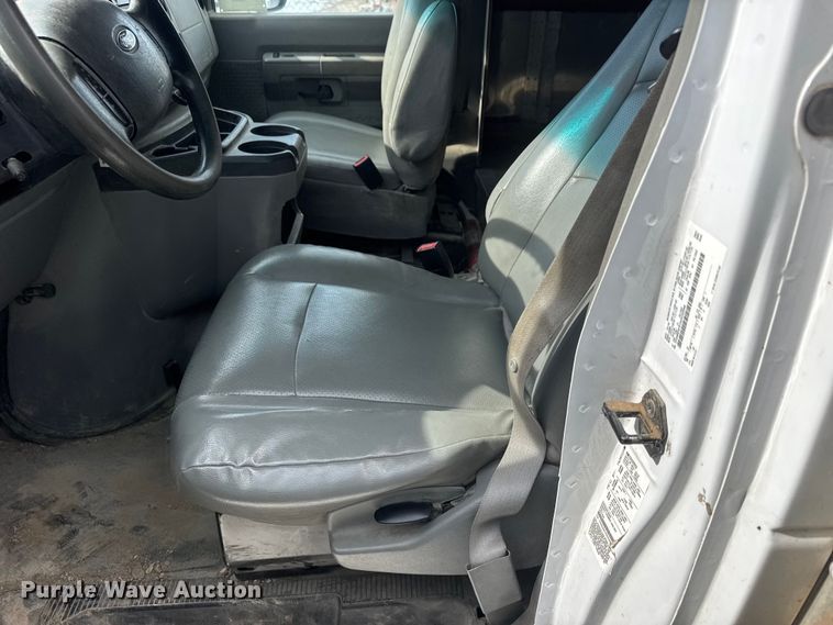 image for item ET4448 2019 Ford E350 Super Duty box truck