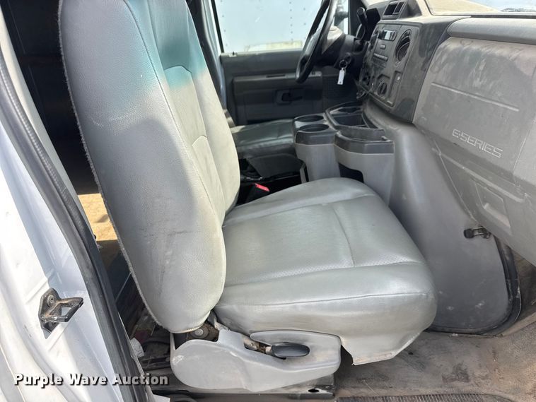 image for item ET4448 2019 Ford E350 Super Duty box truck