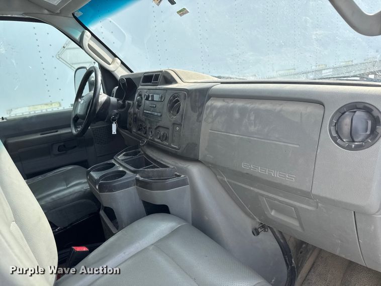 image for item ET4448 2019 Ford E350 Super Duty box truck