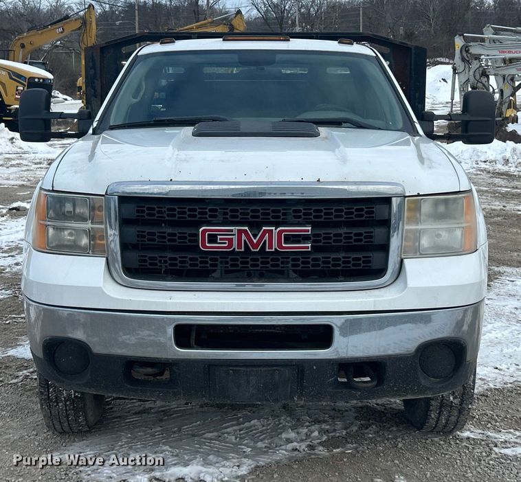 image for item ET6924 2012 GMC Sierra 3500 flatbed pickup truck