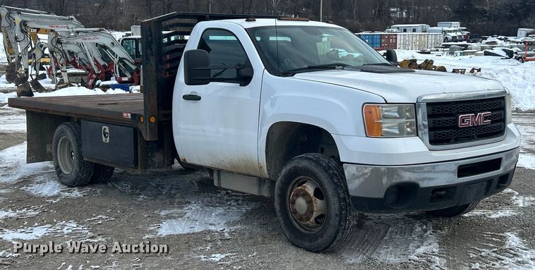 image for item ET6924 2012 GMC Sierra 3500 flatbed pickup truck