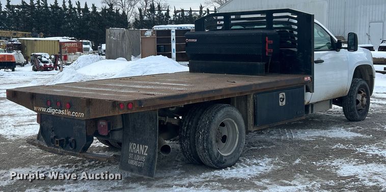 image for item ET6924 2012 GMC Sierra 3500 flatbed pickup truck