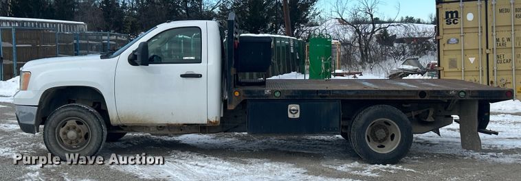 image for item ET6924 2012 GMC Sierra 3500 flatbed pickup truck
