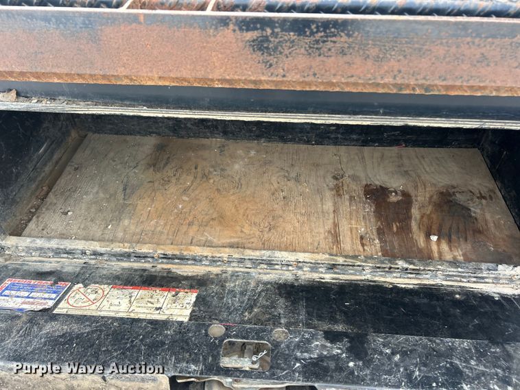 image for item ET6924 2012 GMC Sierra 3500 flatbed pickup truck