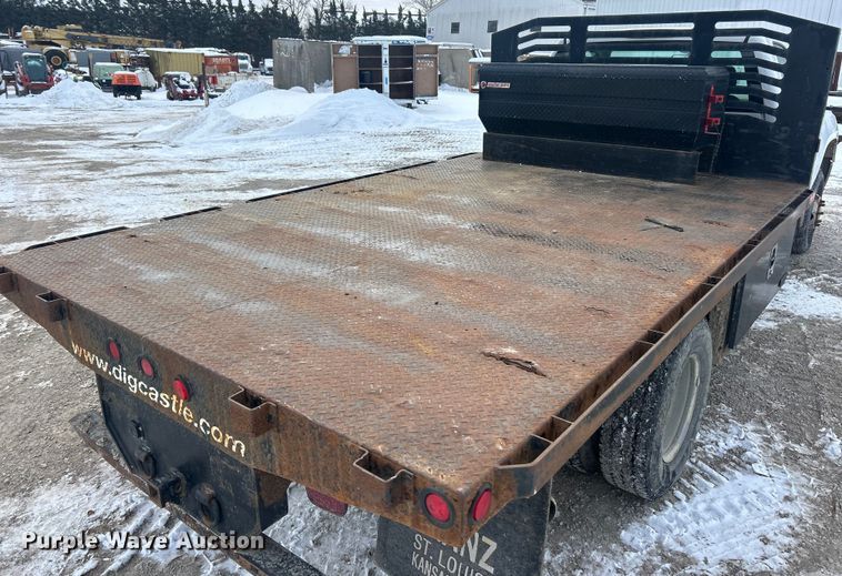 image for item ET6924 2012 GMC Sierra 3500 flatbed pickup truck