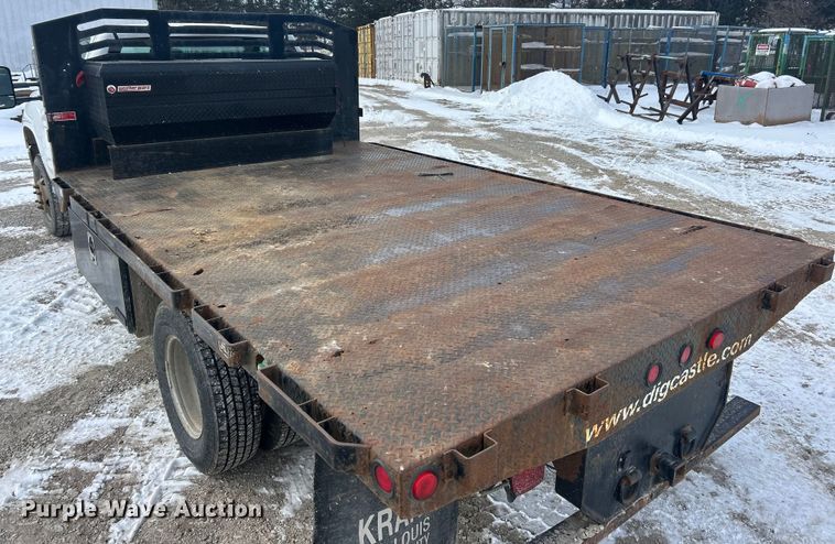 image for item ET6924 2012 GMC Sierra 3500 flatbed pickup truck