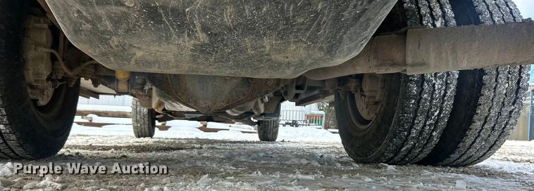 image for item ET6924 2012 GMC Sierra 3500 flatbed pickup truck