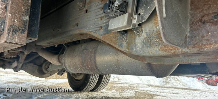 image for item ET6924 2012 GMC Sierra 3500 flatbed pickup truck