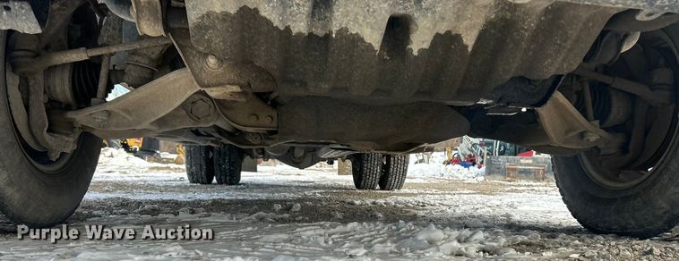 image for item ET6924 2012 GMC Sierra 3500 flatbed pickup truck